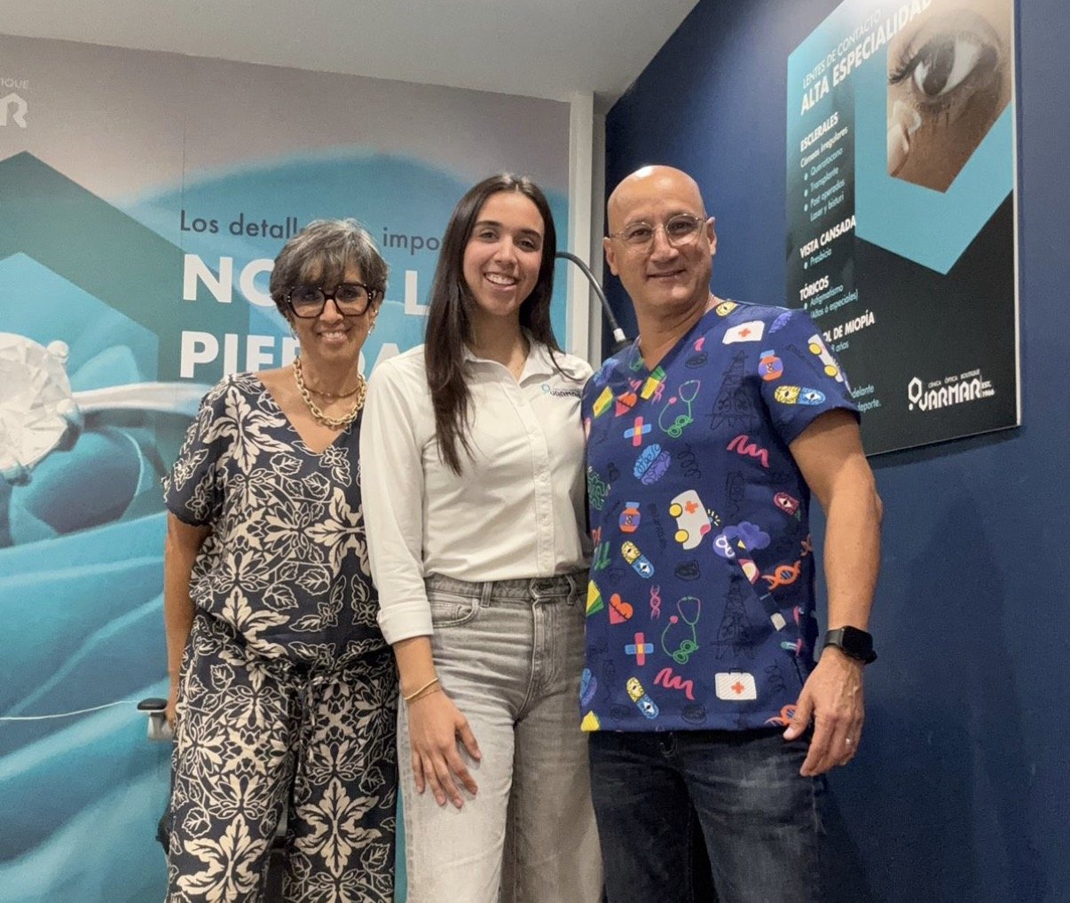 Diana González Aranda en la sucursal Ópticas Jarmar Tijuana