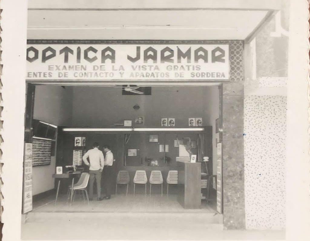 Fachada de la primera Óptica Jarmar en Tuxtla Gutiérrez, 1966